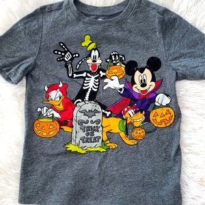 SUPER CUTE DISNEY HALLOWEEN GRAPHIC TEE!